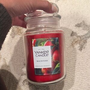 Yankee Candle Macintosh Red Scented Jar